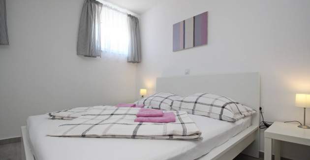 Apartment Lavanda No.3 - Underground/Subterrain Level, by the Sea