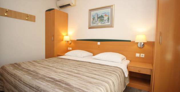 Apartment complex Villas Corinthia 1 - Top Location, 100m from the Beach, surrounded by Greenery