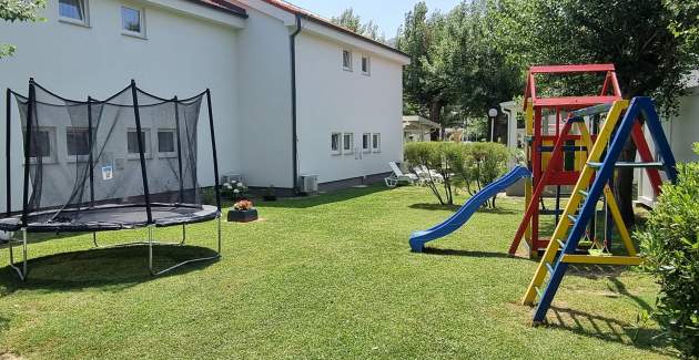 Apartment complex Villas Corinthia 2 - Top Location, 100m from the Beach, surrounded by Greenery