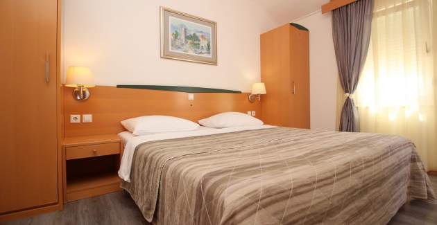 Apartment complex Villas Corinthia 6 - Top Location, 100m from the Beach, surrounded by Greenery