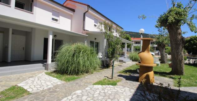 Apartment complex Villas Corinthia 7 - Top Location, 100m from the Beach, surrounded by Greenery