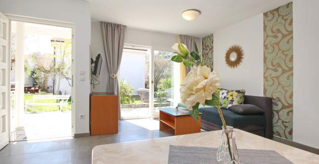 Apartment complex Villas Corinthia 10 - Top Location, 100m from the Beach, surrounded by Greenery