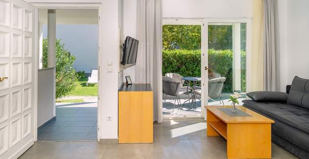Apartment complex Villas Corinthia 13 - Top Location, 100m from the Beach, surrounded by Greenery