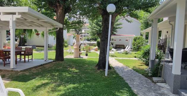 Apartment complex Villas Corinthia 19 - Top Location, 100m from the Beach, surrounded by Greenery
