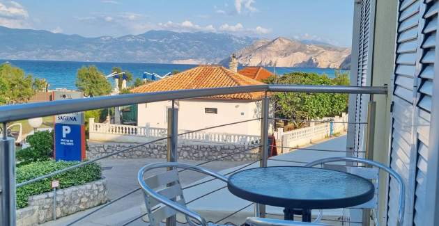 Apartment Vlahinja - with Balcony, 100m from the Beach