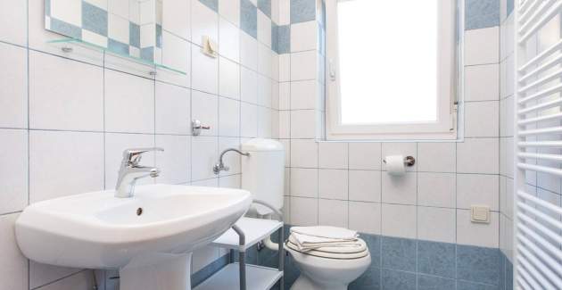 Apartment Mrakovcic No.1 - with Terrace, 350 m from the Beach