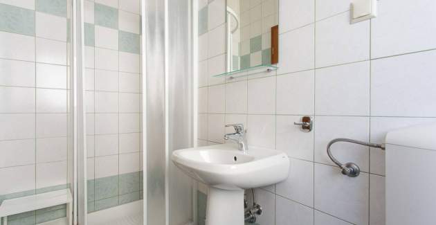 Apartment Mrakovcic No.2 - with Terrace, 350 m from the Beach