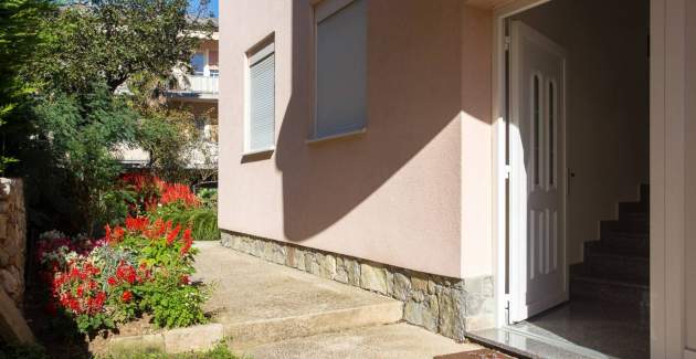 Apartment Zic No.5 - with Balcony, 350 m from the Beach