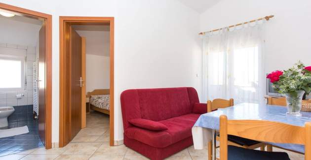 Apartment Zic No.5 - with Balcony, 350 m from the Beach