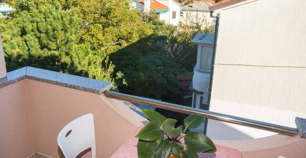Apartment Zic No.5 - with Balcony, 350 m from the Beach