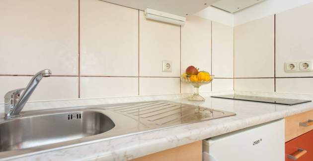 Studio Zic br. 1 - bez balkona, 350 m od plaže