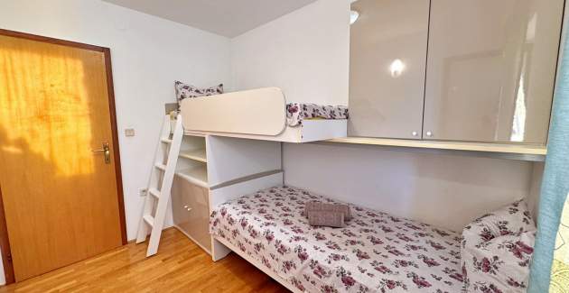 Apartment Katarina 2 – Sea View, Pet-Friendly