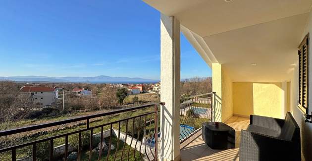 Apartments Pavle 3 - Attic, Sea View