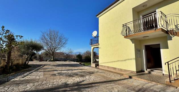 Apartments Pavle 3 - Attic, Sea View