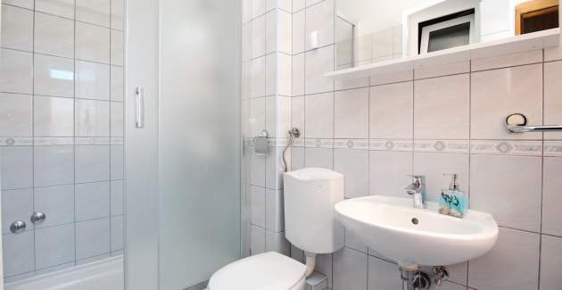 Apartment Lucijana Nr. 1 – mit Balkon, 150 m vom Strand entfernt