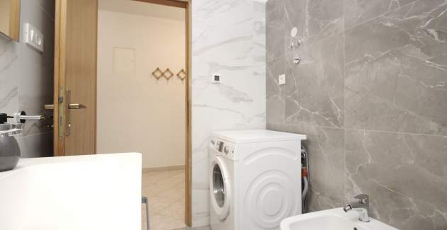 Apartment Lucijana Nr. 1 – mit Balkon, 150 m vom Strand entfernt