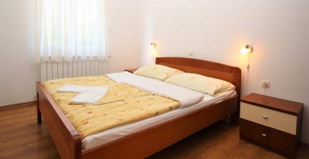 Apartment Lucijana Nr. 1 – mit Balkon, 150 m vom Strand entfernt