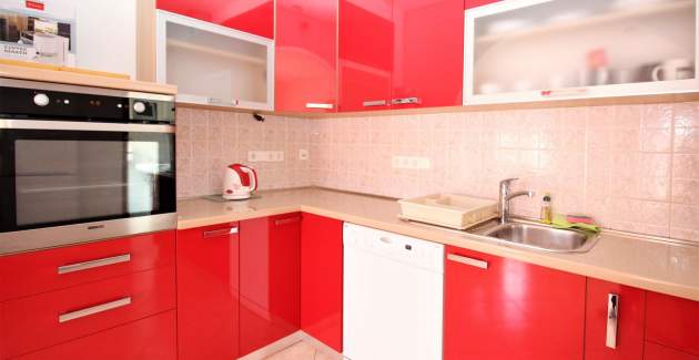 Apartment Lucijana Nr. 1 – mit Balkon, 150 m vom Strand entfernt