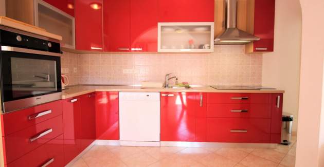 Apartment Lucijana Nr. 1 – mit Balkon, 150 m vom Strand entfernt