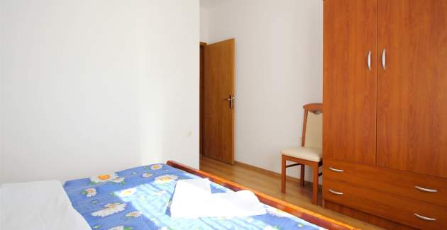 Apartment Lucijana Nr. 1 – mit Balkon, 150 m vom Strand entfernt