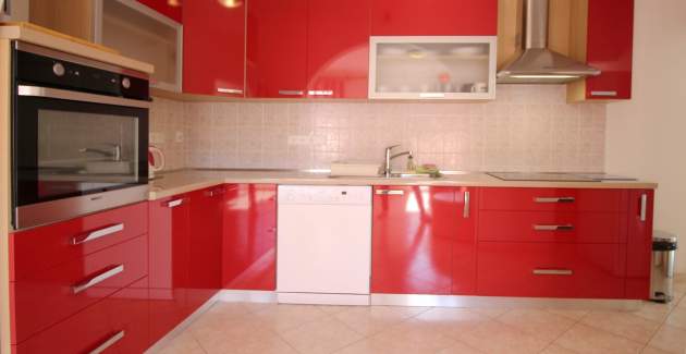 Apartment Lucijana Nr. 1 – mit Balkon, 150 m vom Strand entfernt