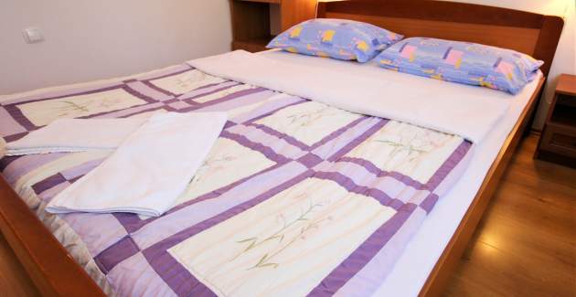 Apartment Lucijana Nr. 1 – mit Balkon, 150 m vom Strand entfernt