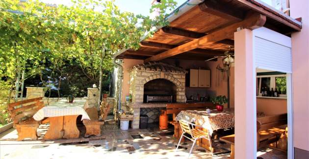 Apartment Lucijana Nr. 1 – mit Balkon, 150 m vom Strand entfernt