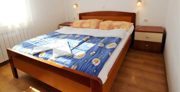 Apartment Lucijana Nr. 1 – mit Balkon, 150 m vom Strand entfernt