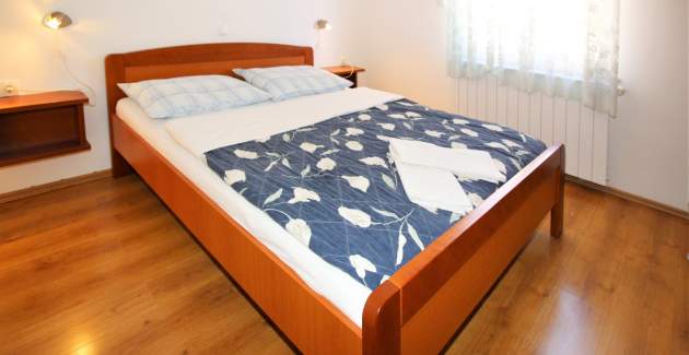 Apartment Lucijana Nr. 2 – mit Balkon, 150 m vom Strand entfernt