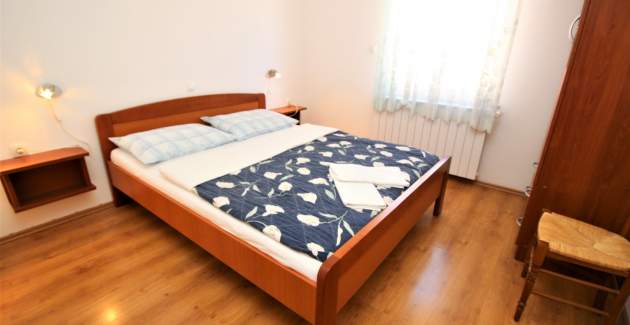 Apartment Lucijana Nr. 2 – mit Balkon, 150 m vom Strand entfernt