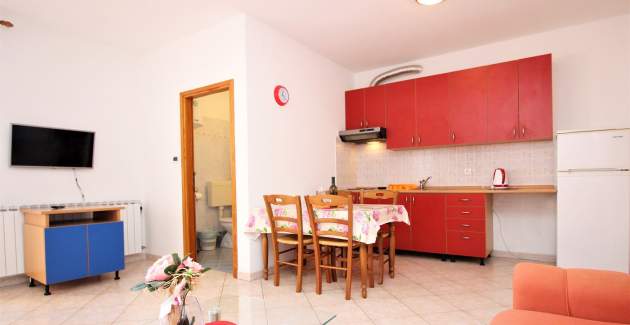 Apartment Lucijana Nr. 2 – mit Balkon, 150 m vom Strand entfernt