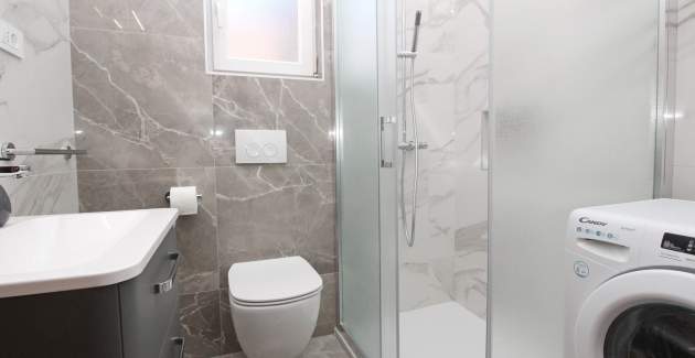 Apartment Lucijana Nr. 3 – mit Balkon, 150 m vom Strand entfernt