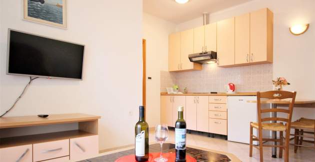 Apartment Lucijana Nr. 3 – mit Balkon, 150 m vom Strand entfernt