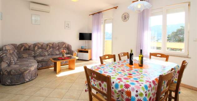 Apartment Lucijana Nr. 4 – mit Balkon, 150 m vom Strand entfernt