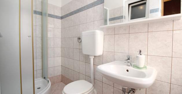 Apartment Lucijana Nr. 4 – mit Balkon, 150 m vom Strand entfernt