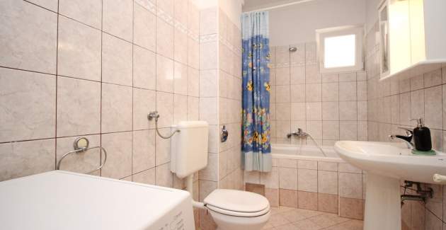 Apartment Lucijana Nr. 4 – mit Balkon, 150 m vom Strand entfernt