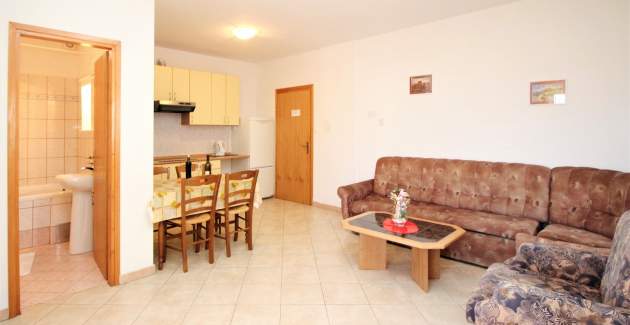 Apartment Lucijana Nr. 5 – mit Balkon, 150 m vom Strand entfernt