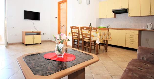 Apartment Lucijana Nr. 5 – mit Balkon, 150 m vom Strand entfernt