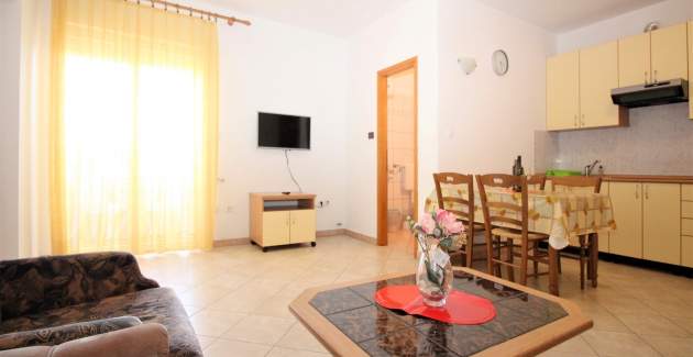 Apartment Lucijana Nr. 5 – mit Balkon, 150 m vom Strand entfernt