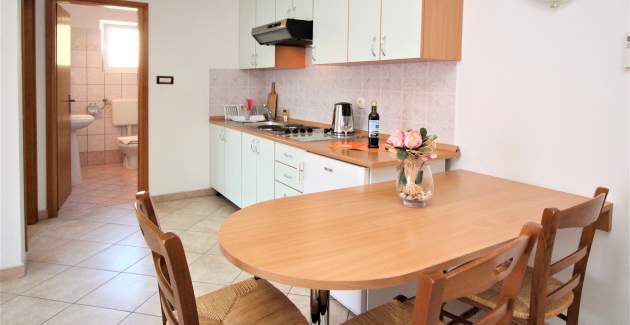 Apartment Lucijana Nr. 6 – mit Balkon, 150 m vom Strand entfernt