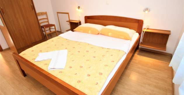 Apartment Lucijana Nr. 7 – mit Balkon, 150 m vom Strand entfernt