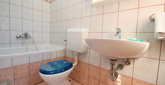 Apartment Lucijana Nr. 7 – mit Balkon, 150 m vom Strand entfernt