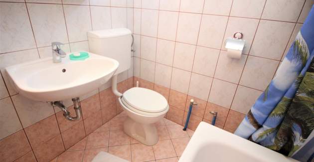 Apartment Lucijana Nr. 8 – mit Balkon, 150 m vom Strand entfernt