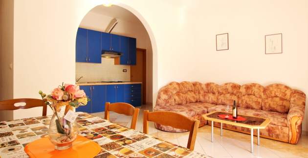 Apartment Lucijana Nr. 9 – mit Balkon, 150 m vom Strand entfernt