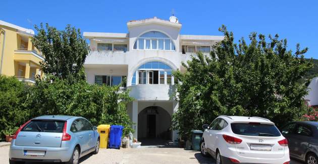 Apartment Mul No.8 Dr - with Balcony and Parking