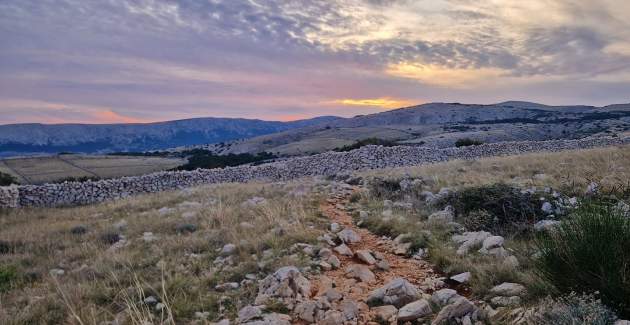 Appartamento Petrica n. 1 - senza balcone, situato nel tranquillo villaggio di Jurandvor vicino a Ba