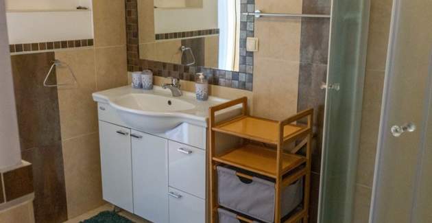 Appartamento Petrica n. 1 - senza balcone, situato nel tranquillo villaggio di Jurandvor vicino a Ba