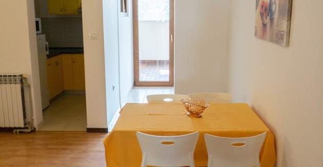 Apartman Petrica br. 3 - s balkonom, smješten u mirnom selu Jurandvor u blizini Baške