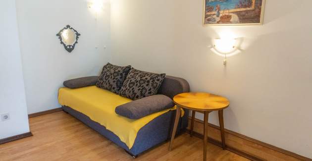 Apartman Petrica br. 3 - s balkonom, smješten u mirnom selu Jurandvor u blizini Baške