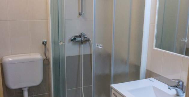 Apartman Petrica br. 3 - s balkonom, smješten u mirnom selu Jurandvor u blizini Baške